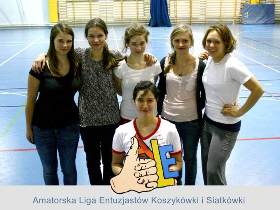Uczestniczki Amatorskiej Ligi Entuzjastów Koszykówki i Siatkówki