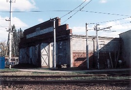 Zachowane mury przedwojennej hali lokomotywowni EKD w Grodzisku Mazowieckim
