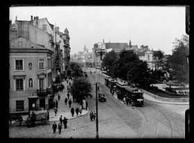Krakowskie Przedmieście - widok w kierunku placu Zamkowego z rogu ulicy Trębackiej przed 1930 r.