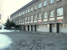 Widok na gmach szkoły od ulicy Nowowiejskiej (LO Staszica)